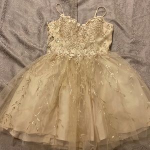 perfect Champagne dress 😍